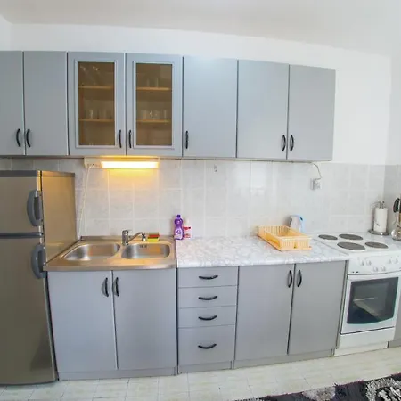 Lights * Μόσταρ